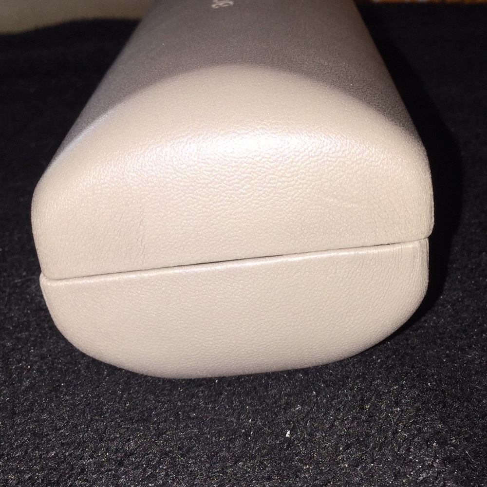 BCBGMAXAZRIA hard clamshell case - Picture 4 of 8